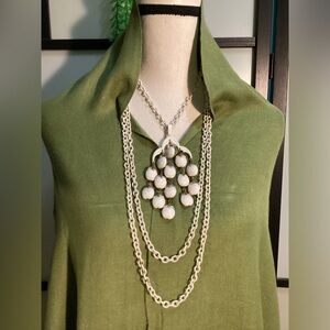 Pretty green scarf with fringes